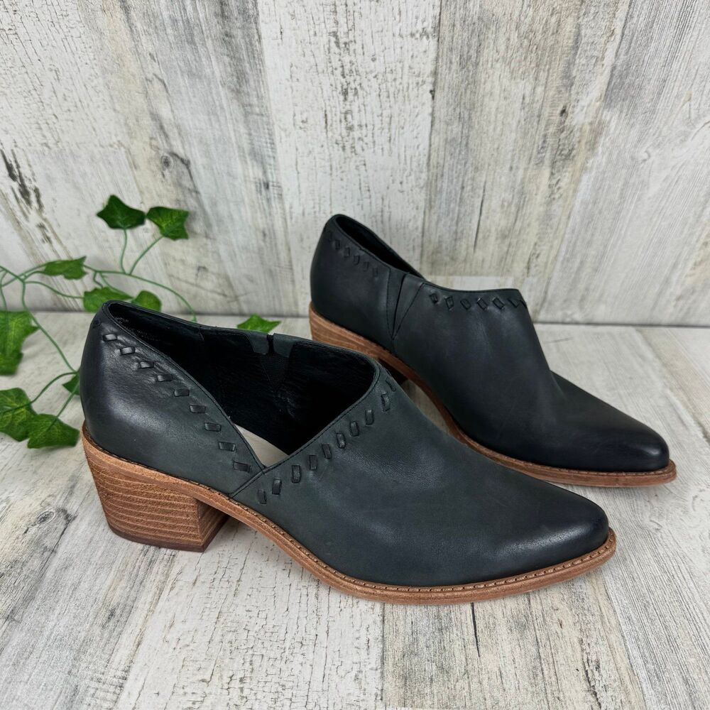 Caslon Julian Bootie In Black Leather size 8